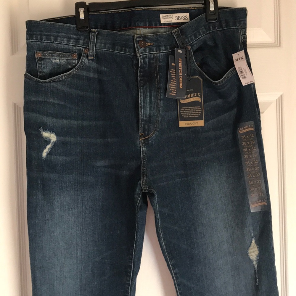 Daniel Cremieux Men’s distresses jeans.
